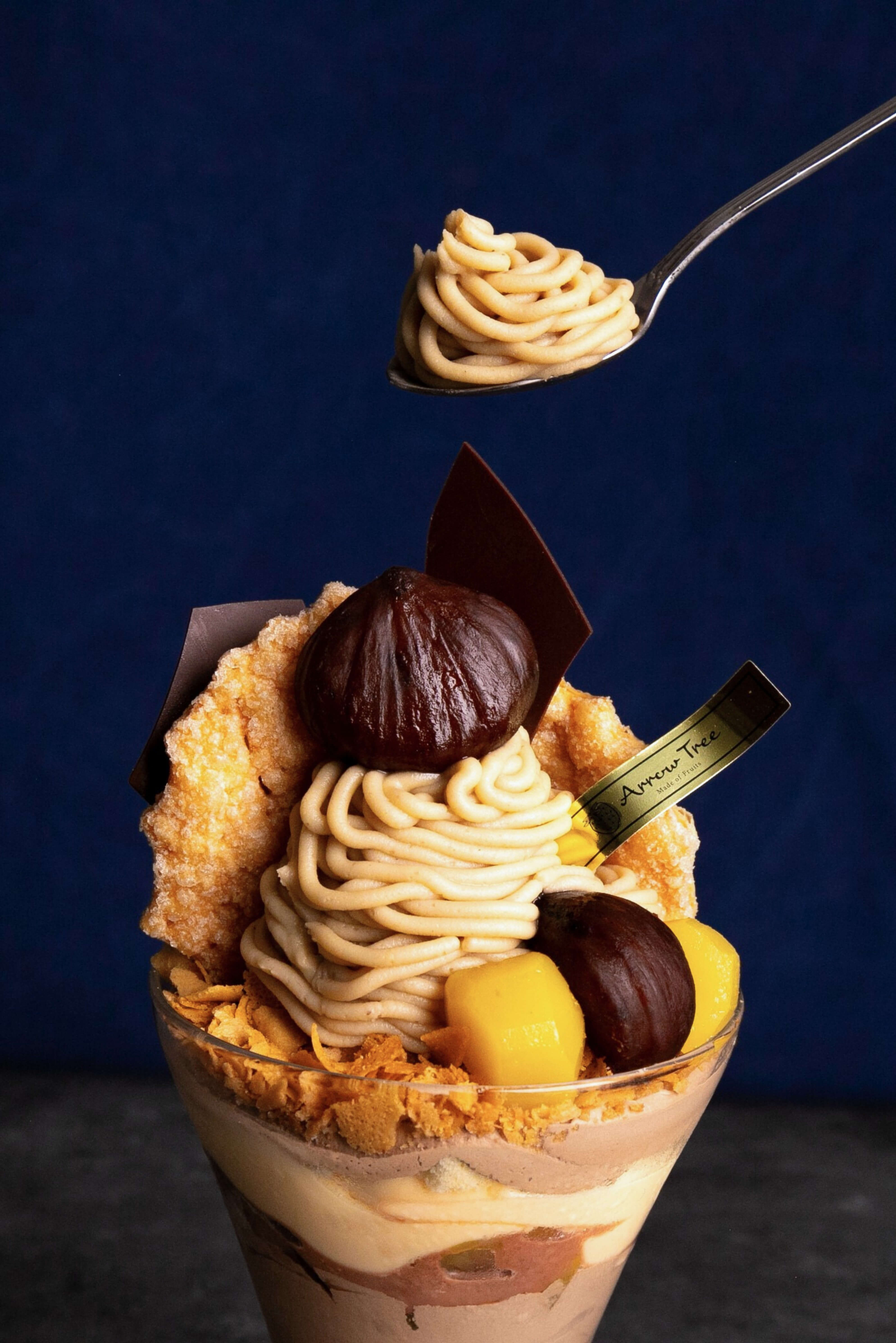 秋薫るマロン・モンブランパフェ スプーンアップ